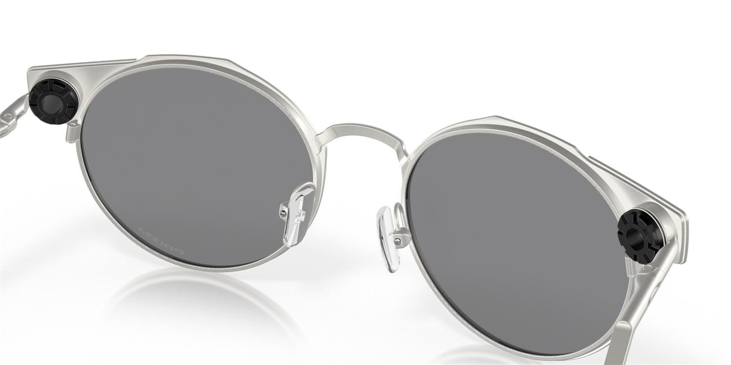 Oakley 0OO6046 Sunglasses in Silver/Gunmetal/Grey | Target
