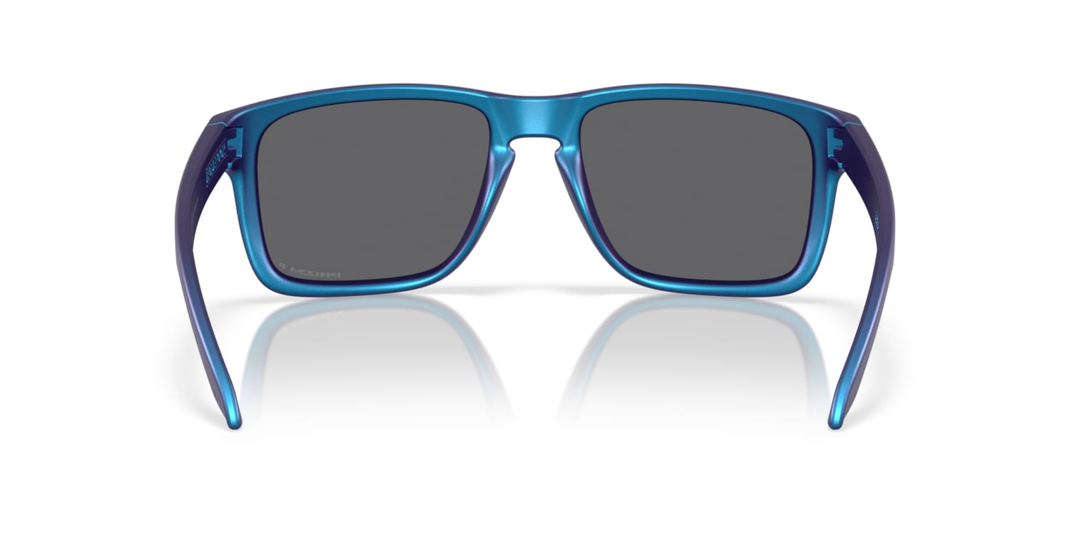 Oakley 0OO9417 Sunglasses in Blue | Target Optical