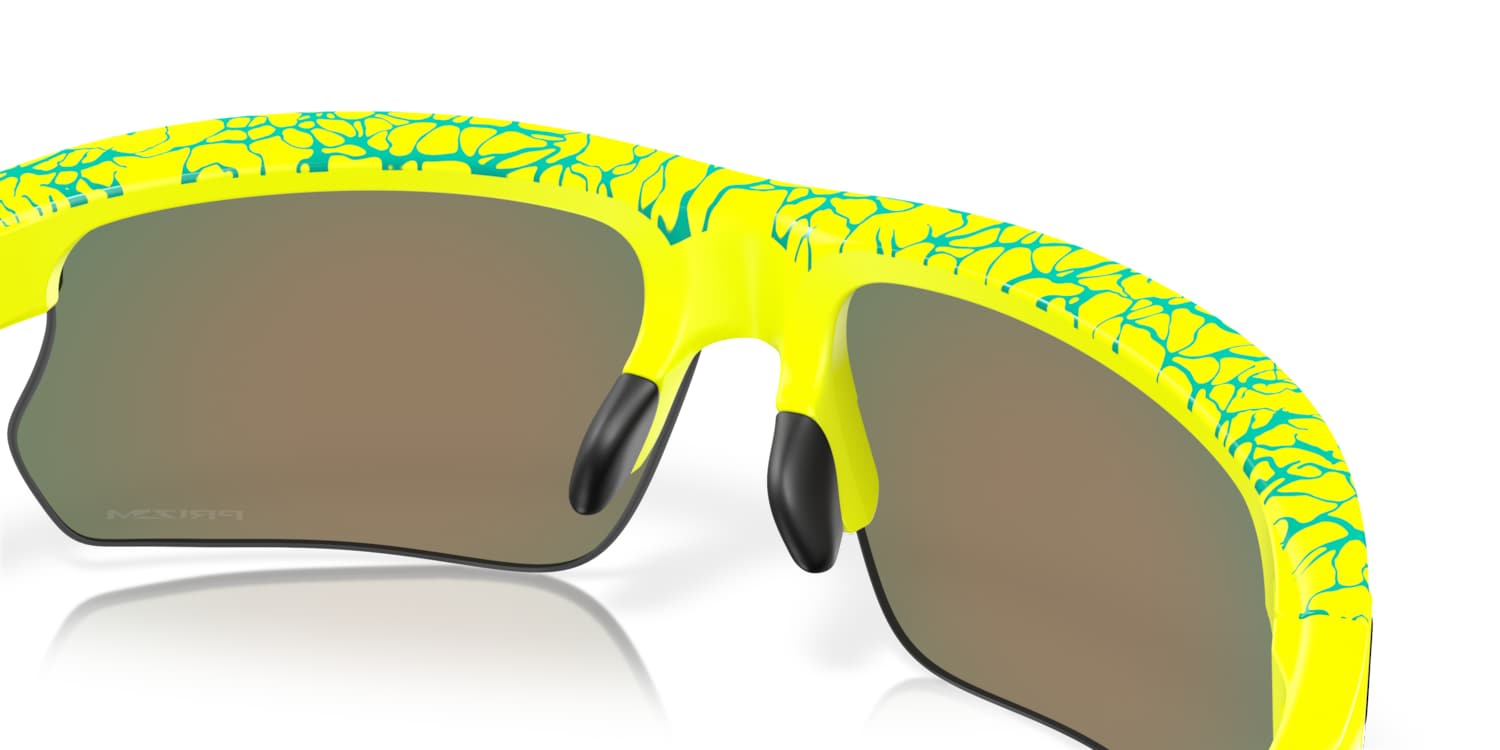 Oakley 0OO9400 Sunglasses in Yellow | Target Optical