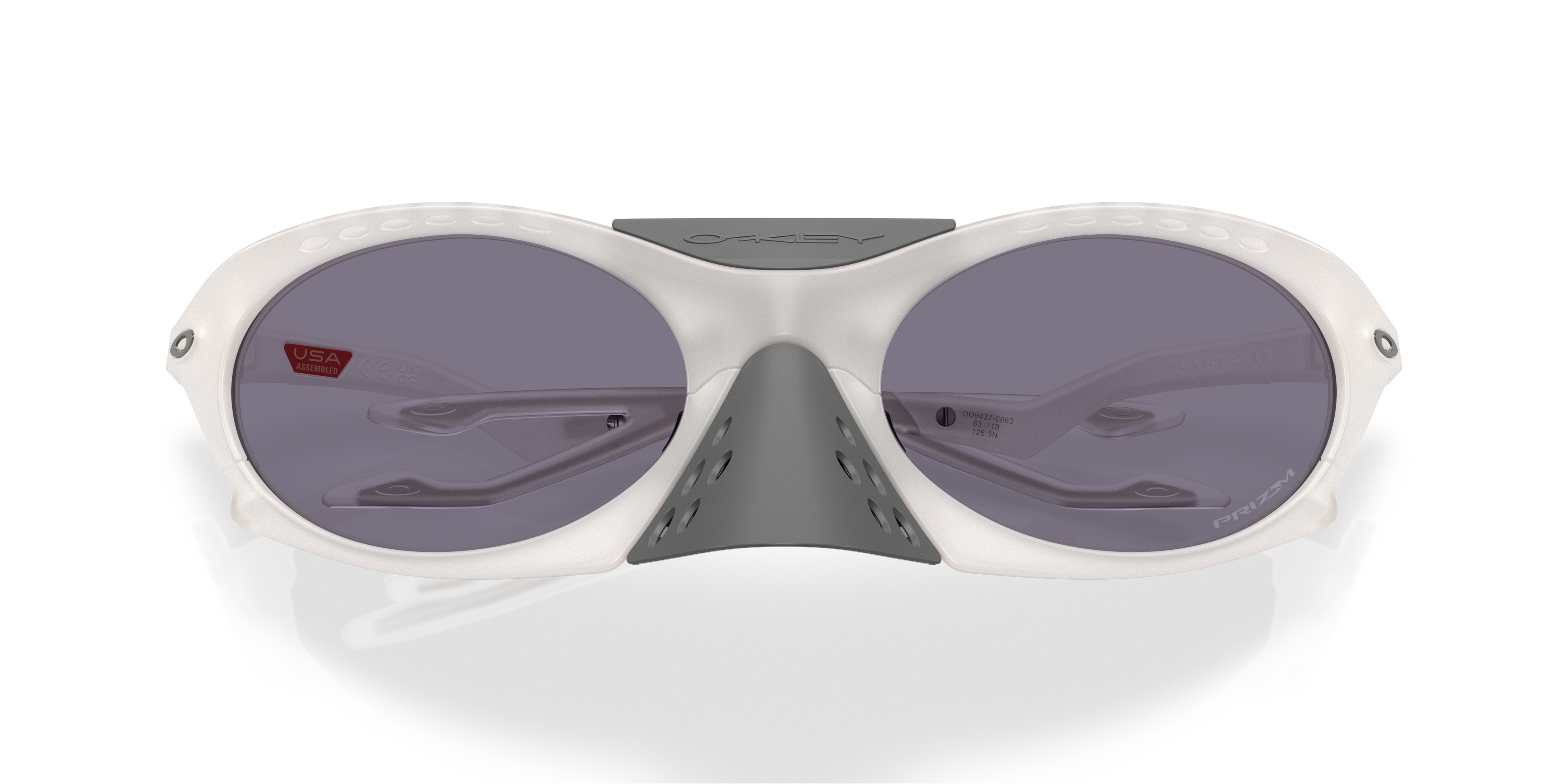 Oakley 0OO9437 Sunglasses in White | Target Optical