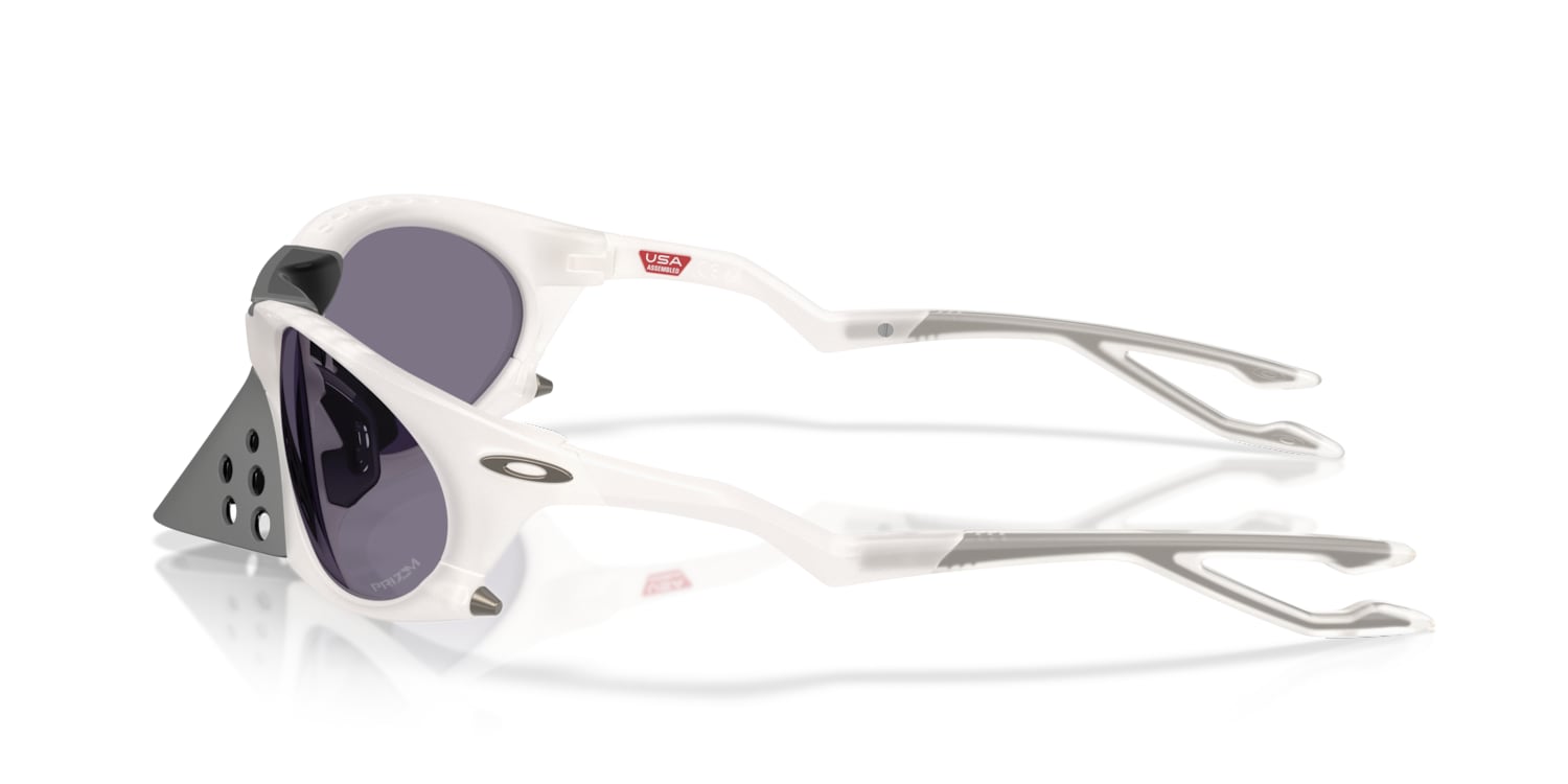 Oakley 0OO9437 Sunglasses in White | Target Optical